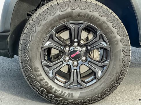 Used 2025 GMC Canyon Elevation image 25
