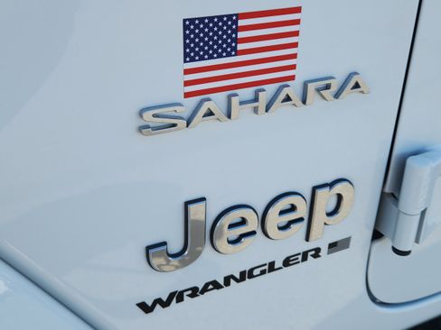 Used 2024 Jeep Wrangler Unlimited Sahara w/ Safety Group AWD/4WD image 6