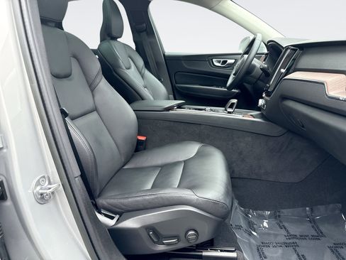 Used 2023 Volvo XC60 B5 Plus w/ Climate Package AWD/4WD image 18