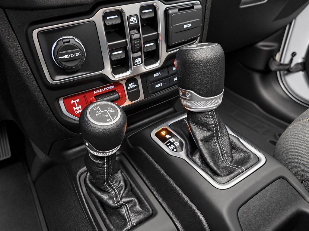 Used 2024 Jeep Wrangler Unlimited AWD/4WD image 37