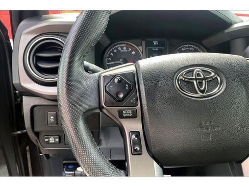 Used 2022 Toyota Tacoma TRD Off-Road AWD/4WD image 20