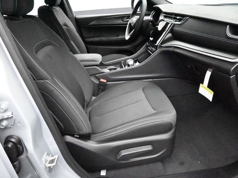 Used 2024 Jeep Grand Cherokee L Laredo RWD image 16
