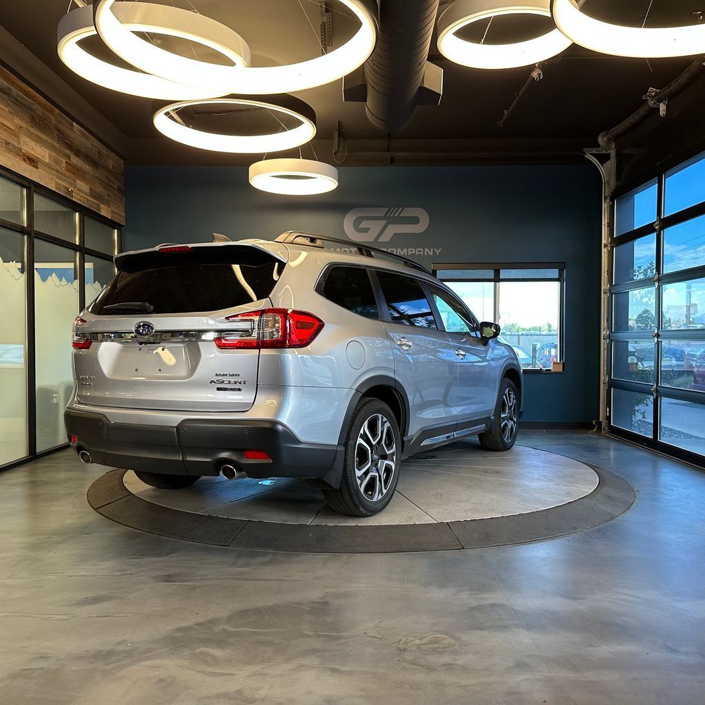 Used 2024 Subaru Ascent Touring AWD/4WD image 3