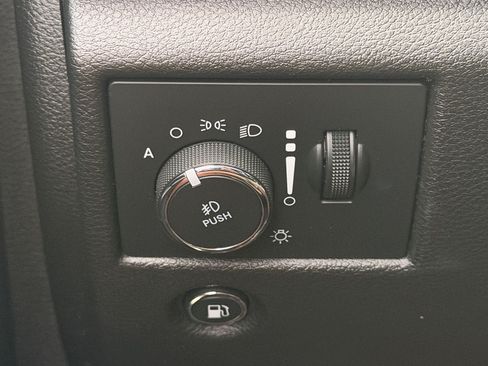 Used 2021 Jeep Grand Cherokee Limited AWD/4WD image 22