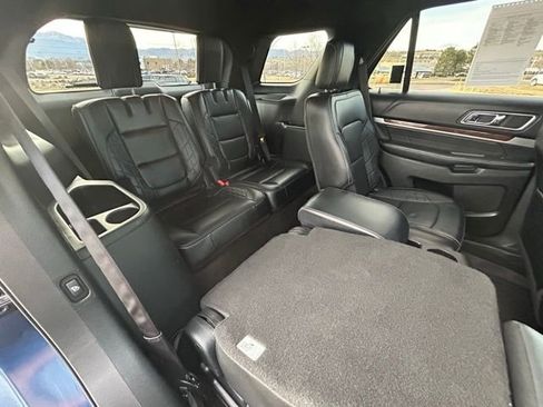 Used 2017 Ford Explorer Platinum image 29