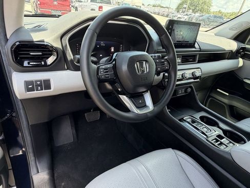 Used 2025 Honda Pilot Elite image 18