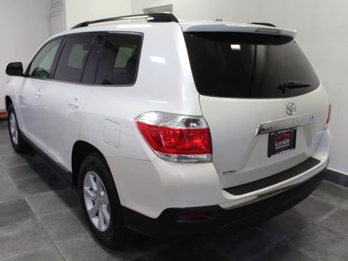 Used 2012 Toyota Highlander SE w/ Tow Pkg AWD/4WD image 4