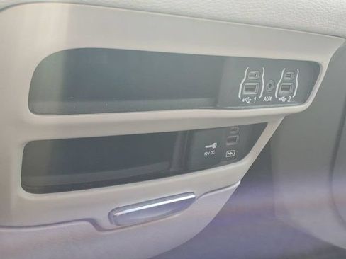 Used 2022 Chrysler Pacifica Touring-L FWD image 16