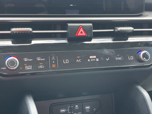 Certified 2026 Kia Sportage EX w/ EX Panorama Roof Package image 7