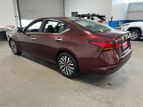 Used 2023 Nissan Altima 2.5 SV FWD image 5