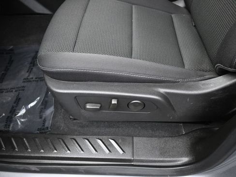 Used 2025 Chevrolet Colorado LT RWD image 17
