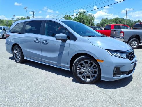 Used 2026 Honda Odyssey Touring image 2