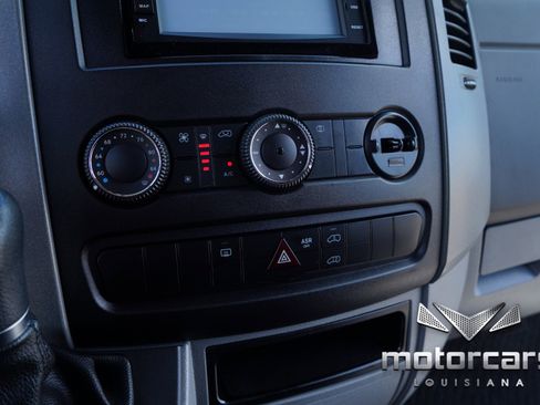 Used 2015 Mercedes-Benz Sprinter 3500 image 38