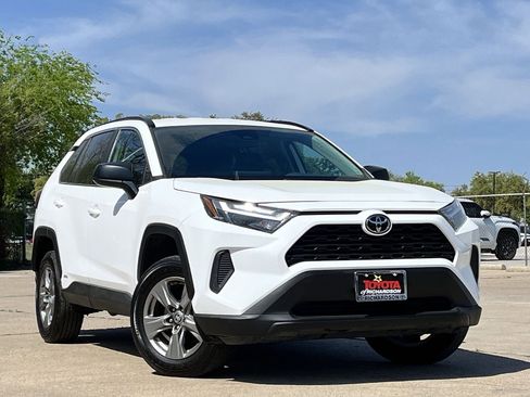 Used 2025 Toyota RAV4 LE image 2