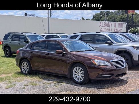 Used 2012 Chrysler 200 Touring FWD image 1
