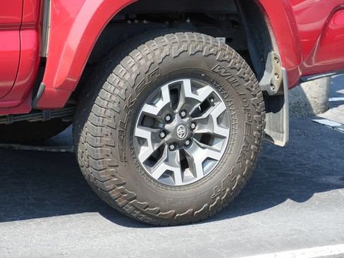 Used 2022 Toyota Tacoma SR5 w/ Technology Package RWD image 9