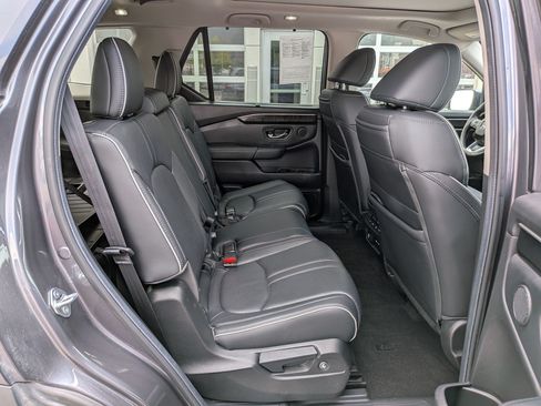 Certified 2025 Honda Pilot Elite image 32