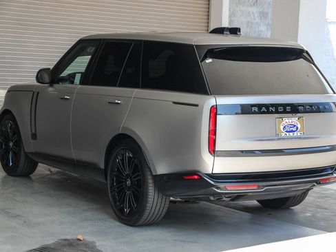 Used 2025 Land Rover Range Rover SE AWD/4WD image 6