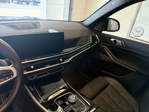 Used 2025 BMW X5 M60i w/ Executive Package image 21