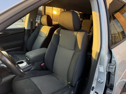 Used 2017 Nissan Pathfinder SV image 15
