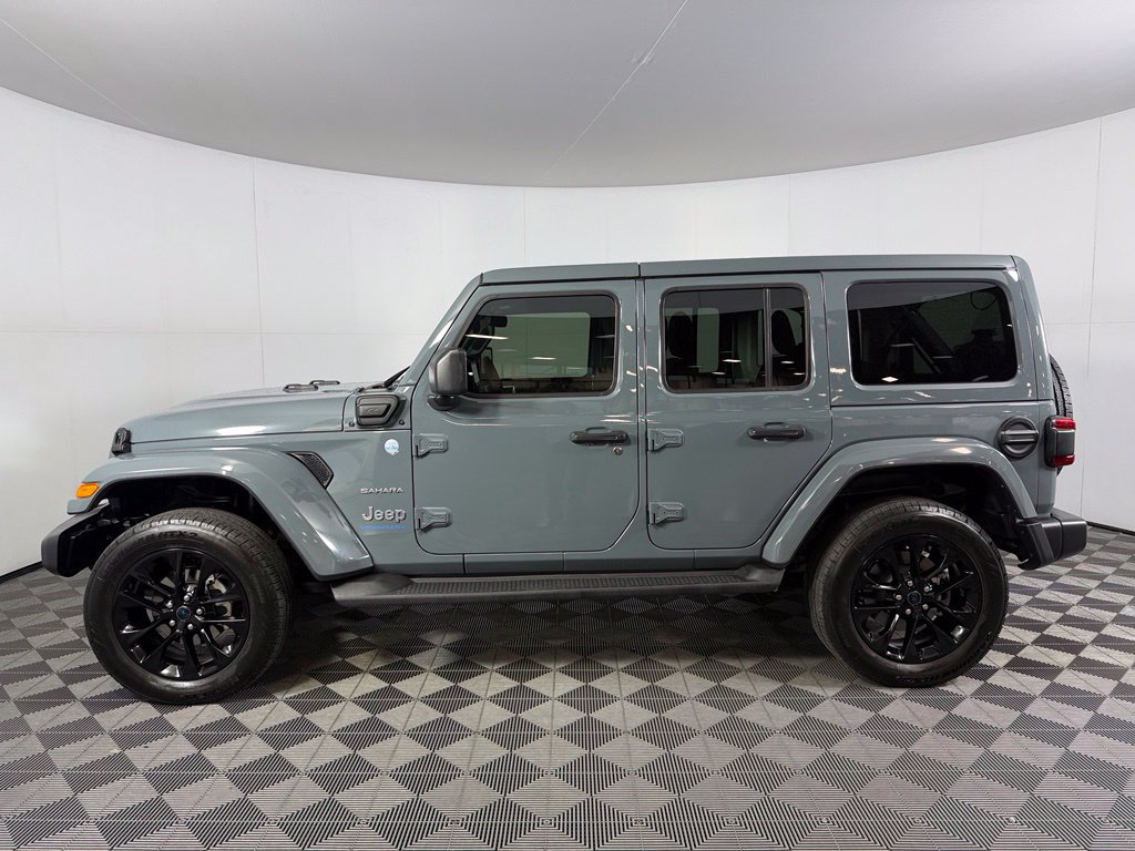 Used 2024 Jeep Wrangler Unlimited Sahara w/ Safety Group AWD/4WD image 10