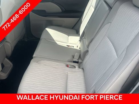 Used 2019 Toyota Highlander Plus AWD/4WD image 18