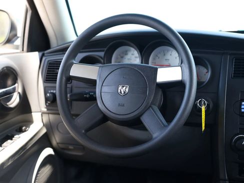 Used 2005 Dodge Magnum SE RWD image 26