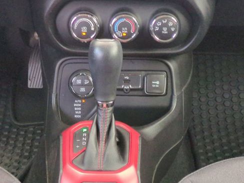 Used 2017 Jeep Renegade Trailhawk w/ Safety & Security Group AWD/4WD image 21