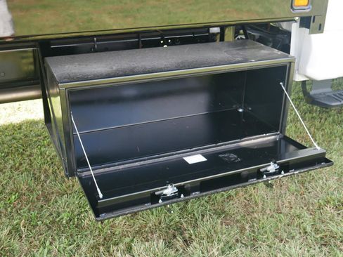 New 2025 Ford F550 2WD Regular Cab Super Duty image 24