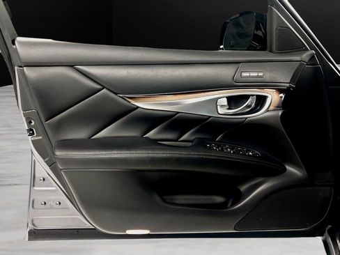 Used 2017 INFINITI Q70 L 3.7 w/ Deluxe Touring Package image 37