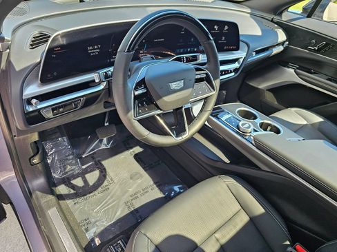 Certified 2024 Cadillac Lyriq Luxury AWD/4WD image 19