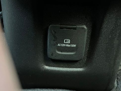 Used 2024 GMC Terrain SLT AWD/4WD image 13