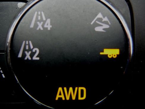 Used 2021 Chevrolet Traverse Premier AWD/4WD image 19