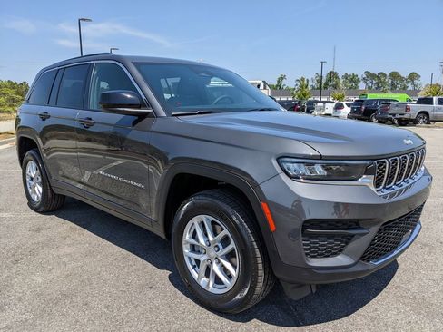 Used 2026 Jeep Grand Cherokee Laredo image 13