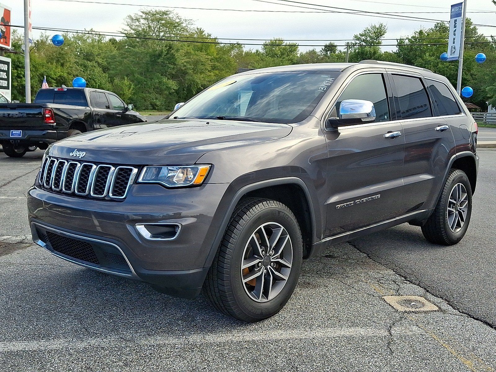 Used 2019 Jeep Grand Cherokee Limited AWD/4WD image 3
