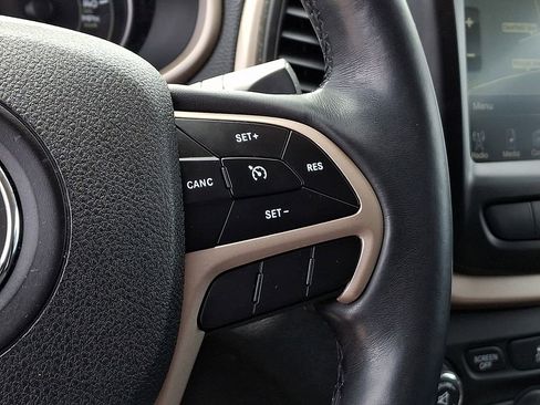Used 2018 Jeep Cherokee Limited AWD/4WD image 23