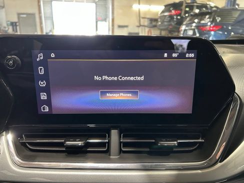Used 2025 Chevrolet Trax LT FWD image 25