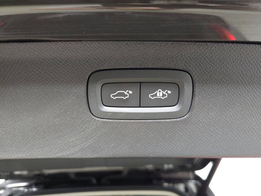 Certified 2024 Volvo XC90 T8 Plus w/ Protection Package AWD/4WD image 9
