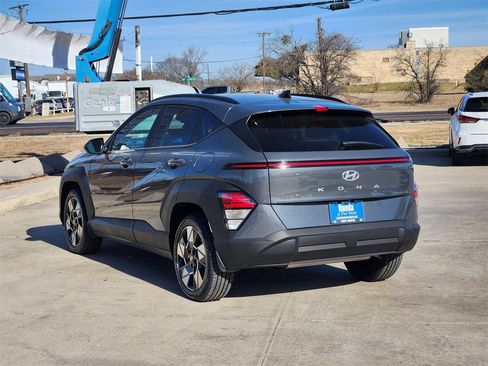 Used 2024 Hyundai Kona SEL w/ Convenience Package image 7