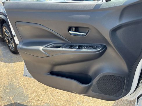Used 2025 Nissan Versa SV FWD image 18