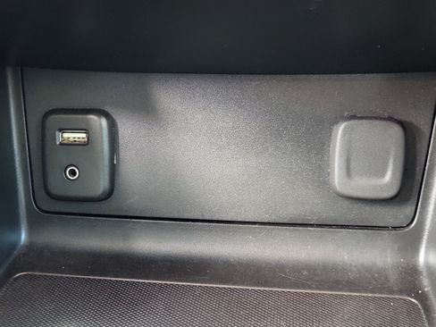 Used 2018 Chevrolet Colorado Z71 AWD/4WD image 30
