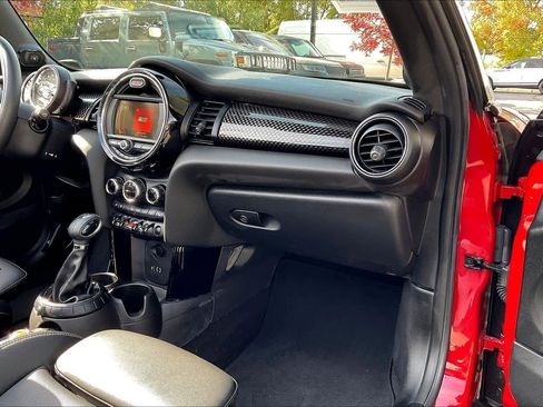 Used 2017 MINI Cooper S image 18