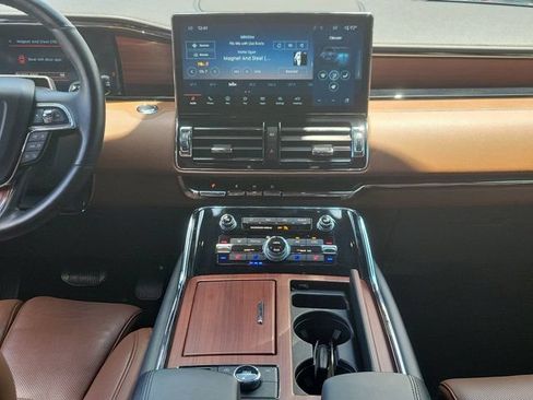 Certified 2023 Lincoln Navigator Reserve AWD/4WD image 21