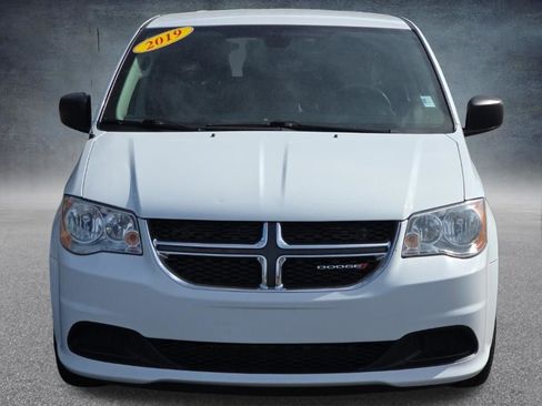 Used 2019 Dodge Grand Caravan SE w/ UConnect Hands-Free Group FWD image 2