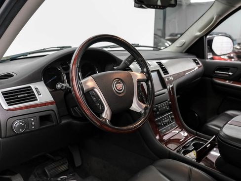 Used 2008 Cadillac Escalade AWD image 2