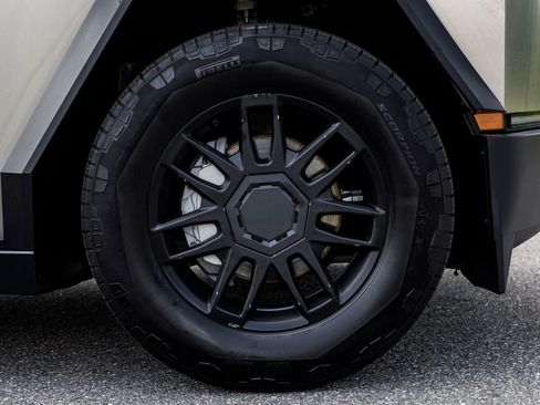 Used 2025 Tesla Cybertruck AWD Crew Cab image 36