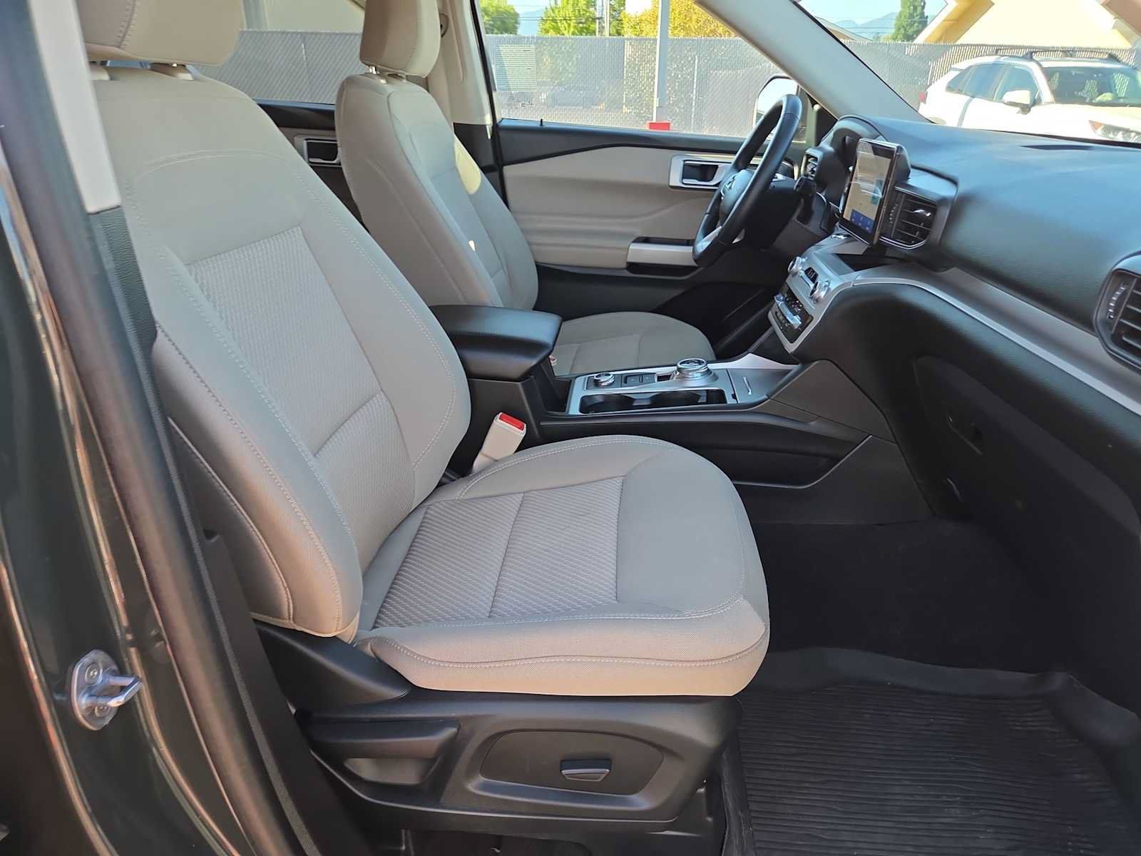 Used 2023 Ford Explorer XLT AWD/4WD image 22