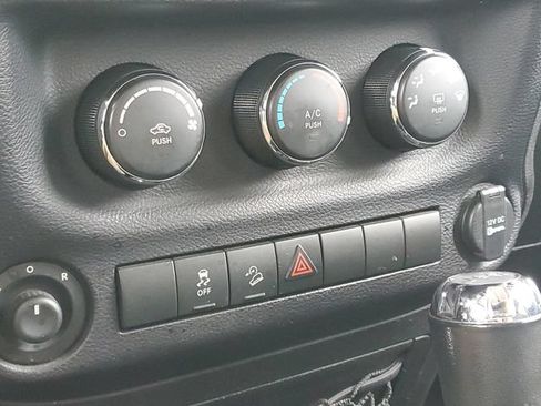 Used 2015 Jeep Wrangler Unlimited Sport w/ Quick Order Package 24S AWD/4WD image 30