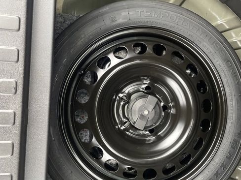 Used 2023 Chevrolet Equinox LT w/ Driver Convenience Package image 18