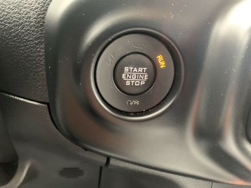 Used 2021 Jeep Wrangler Unlimited Sahara w/ Uconnect 4C Nav & Sound Group AWD/4WD image 18